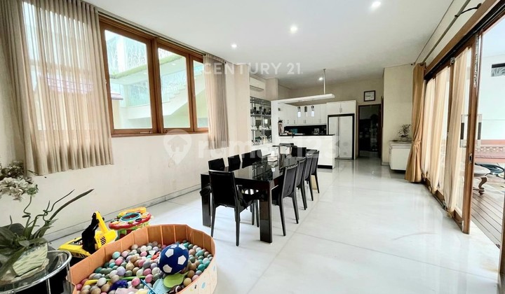 Wide House With Swimming Pool In Bintaro CWIW17001