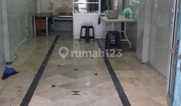 For Sale 3-Story Shop House Ready to Use in Kebayoran Baru GK16567 For Sale 3-Story Shop House Ready to Use in Kebayoran Baru GK16567
