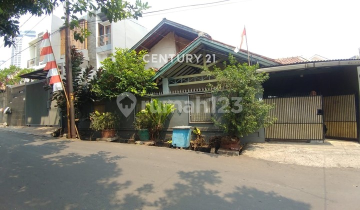 Dijual Rumah Strategis Bagus untuk Usaha di Jakarta Selatan