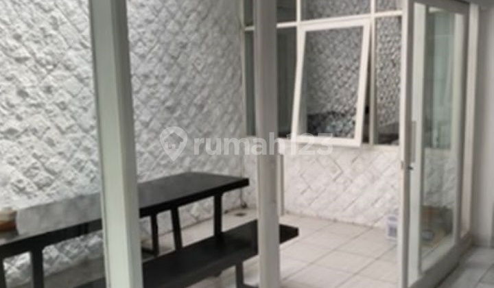 Disewakan Rumah bagus cantik Singgasana Pradana siap huni Furnished dekat mekar wangi 2