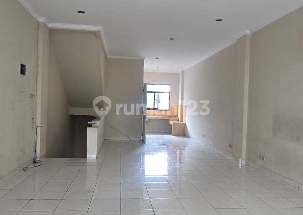 For Rent Strategic 3-Story Shop House on Main Road Jl Rajawali City Center Ready to Occupy 2