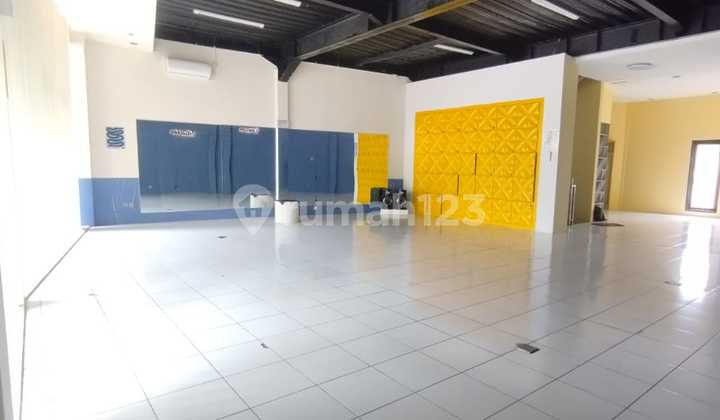 Disewakan ruang usaha / kantor bank strategis pusat kota sayap riau bagus siap pakai