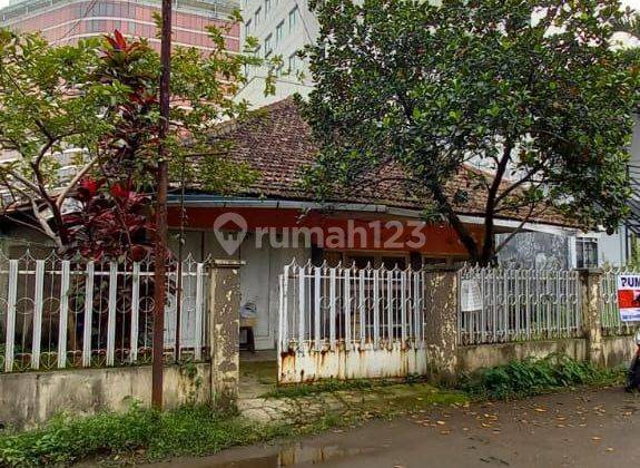 Rumah Lama Hitung Tanah di Area Gatot Subroto Bandung 1