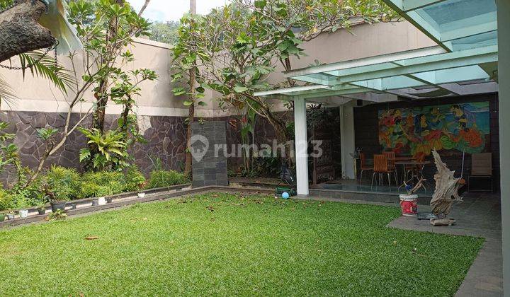 Rumah Kolonial Modern di Sayap Dago Dipatiukur Bandung 1