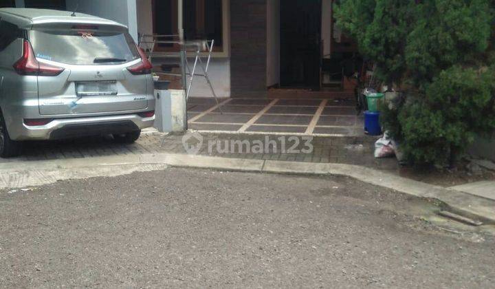 Rumah Dalam Komplek Singgasana Pradana Mekar Wangi 1