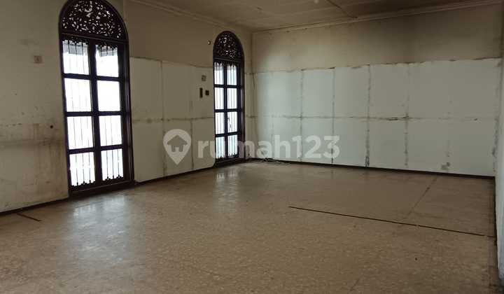 Plong Plong House Ready to Use on Jl Dr Cipto, Central Semarang 2