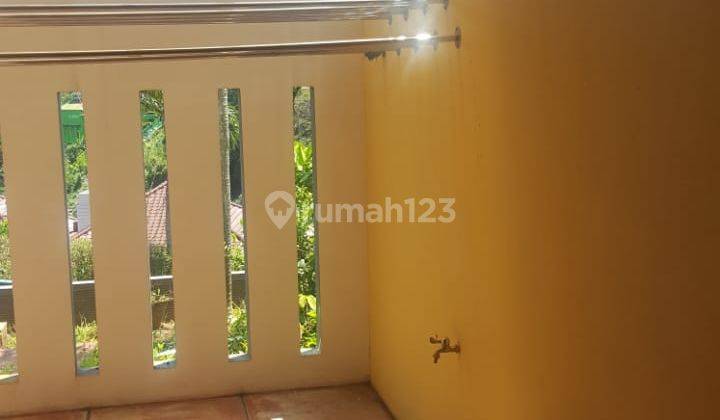 Rumah 2 Lantai Bagus SHM di Graha Candi Golf, Semarang 3