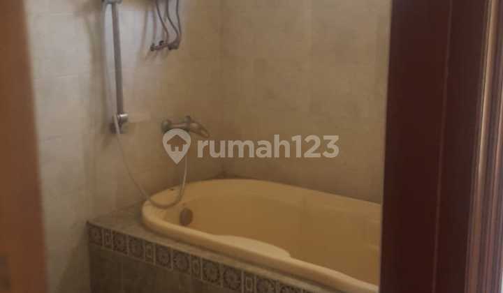 Rumah 2 Lantai Bagus SHM di Graha Candi Golf, Semarang 4