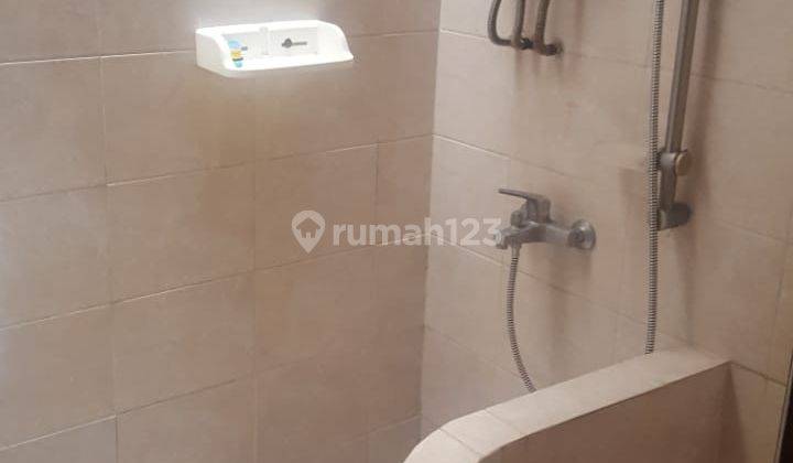 Rumah 2 Lantai Bagus SHM di Graha Candi Golf, Semarang 6