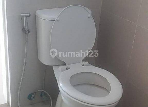 Rumah 2 Lantai Bagus Semi Furnished SHM di Citra Grand, Semarang 8