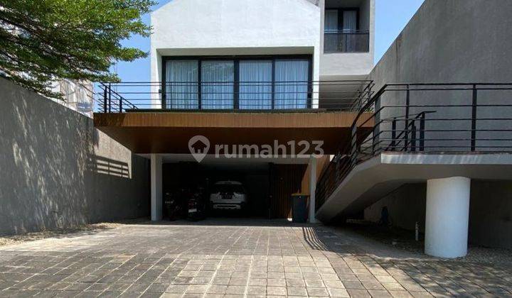 Rumah Keren Brand New Dalam Cluster Elite di Ampera Jakarta  1