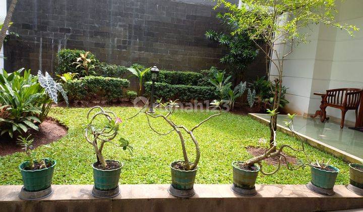 Dijual Rumah 2 Lantai Yang Asri Dan Nyaman Lingkungan Tenang 1