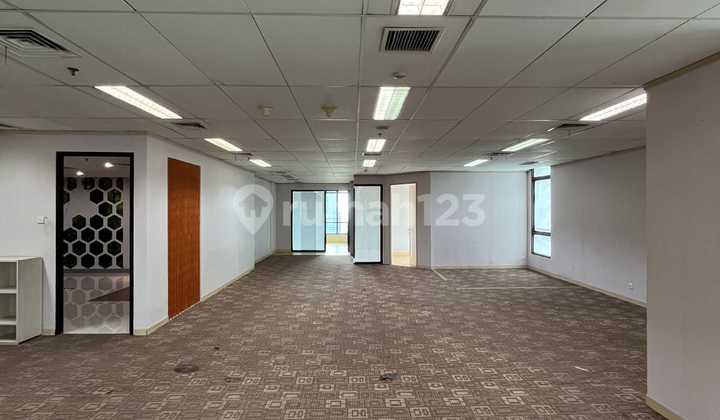 Office Space is located in the Mega area with public facilities such as TransJakarta and LRTuningan, close to transportation facilities.