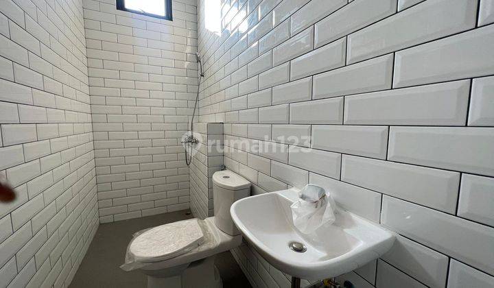Rumah baru modern minimalis di BSD Griya loka siap huni  8