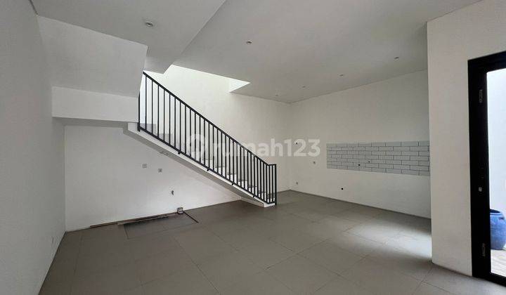 Rumah baru modern minimalis di BSD Griya loka siap huni  9