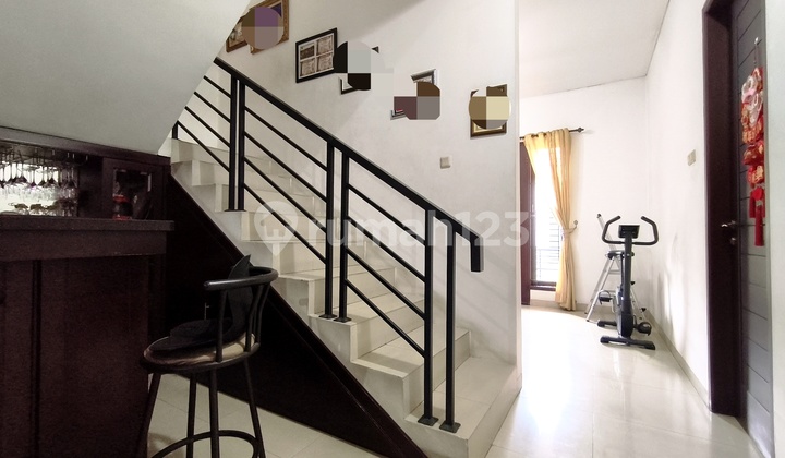 Rumah Siap Huni, Terawat, 3 Lantai, Luas 126M² Rumah Siap Huni, Terawat, 3 Lantai, Luas 126M²
