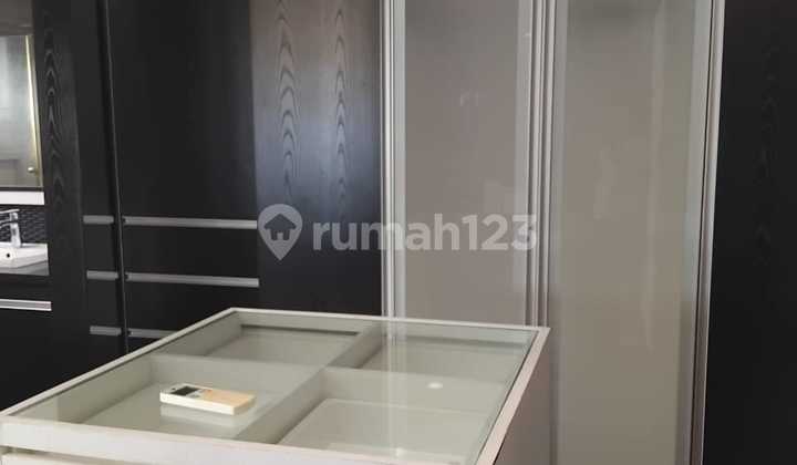 Rumah di Pik Town House, Luas 320M², Full Furnished 2