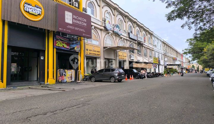 Ruko Gandeng Food City Hadap Danau, Green Lake