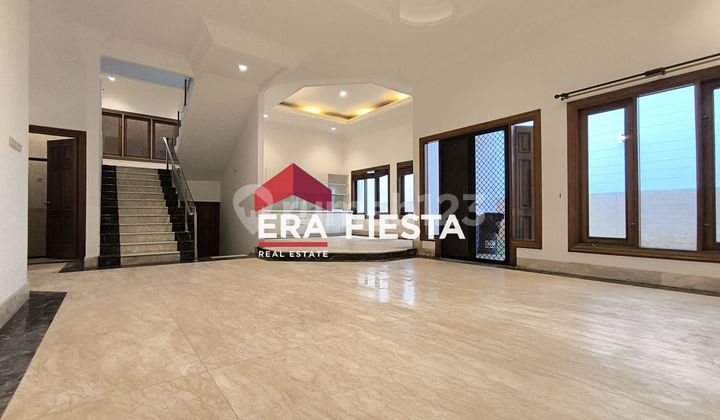 Rumah hadap Timur, 510meter, Baru Selesai Renovasi di Intercon