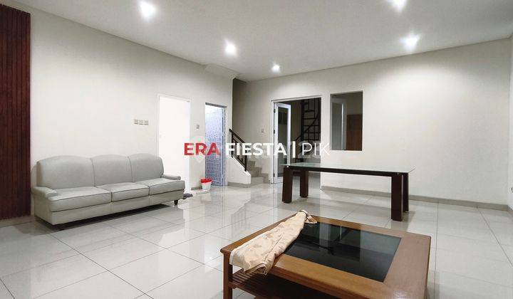 Cluster Edinburgh, 4kt, 135meter, Depan Taman & Kolam Renang Cluster 2