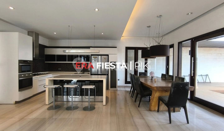 Rumah 980m² Full Marmer, Konsep Villa Di Joglo