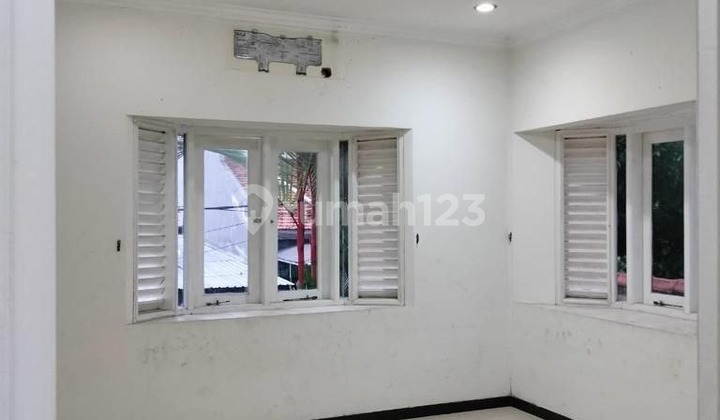 1,5 Lantai Rumah Penjaringan Sari Rungkut di Surabaya 
