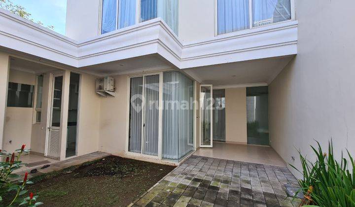 Minimalist Rumah Modern Larizwood Pakuwon Indah 1