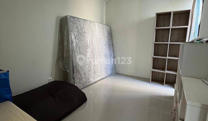 Semi Furnished Rumah Northwest Lake Citraland, Surabaya Barat 2