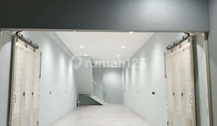 Shop House in the City Center: Jl. Genteng Muhammadiyah - 3.5-Story Building 2