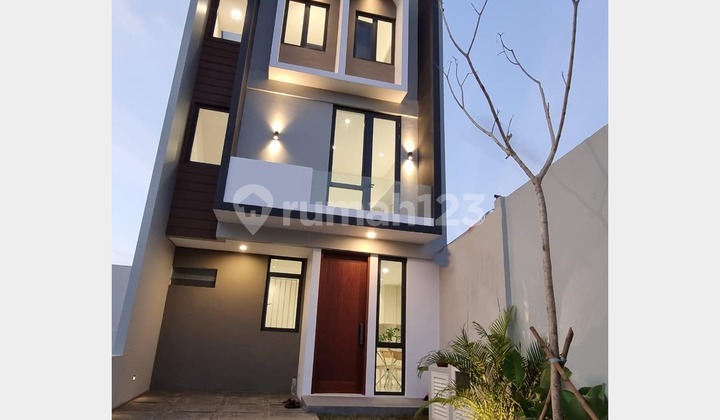Rumah Dian Istana 3 Lantai Gress Fully Furnished Dekat Citraland Pakuwon