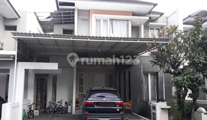 2 Lantai Kondisi Bagus Terawat Rumah Royal Residencet