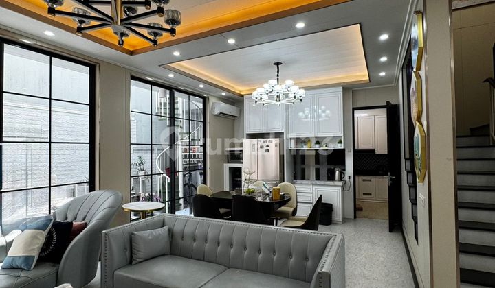 Well Maintained Rarely Used Citraland Oakwood House Surabaya