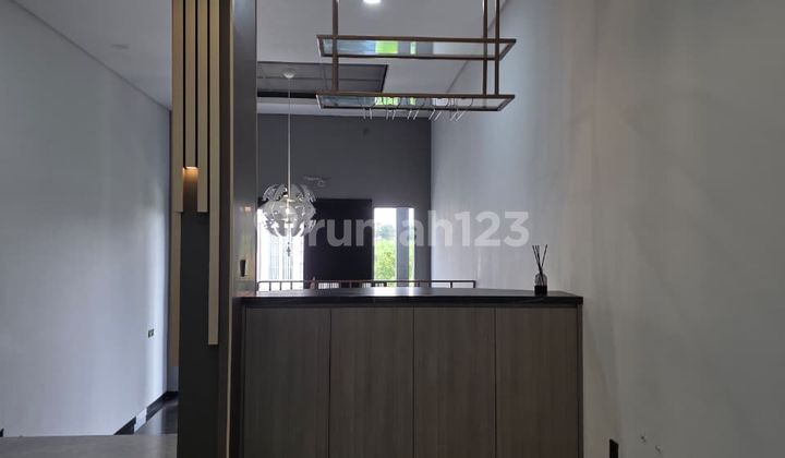 3 Floors Modern Stunning Citraland Waterfront House, West Surabaya 2