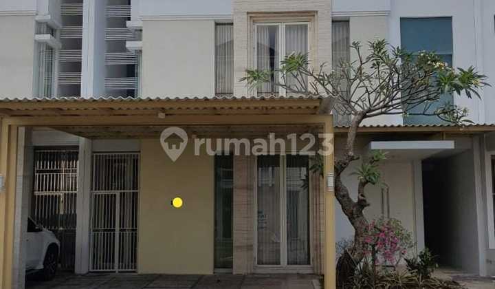 Full Furnish Rumah La Riz Embassy Bagus Langsung Huni