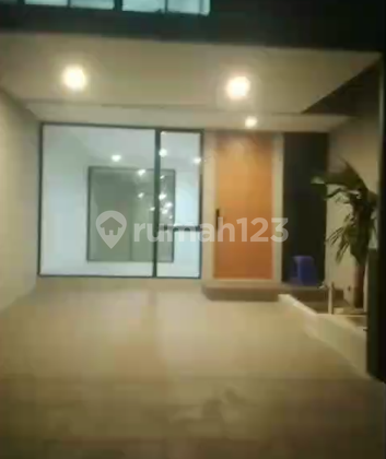 Gress Minimalis Rumah Ciamik di Citraland Depan Danau Gress Minimalis Rumah Ciamik di Citraland Depan Danau