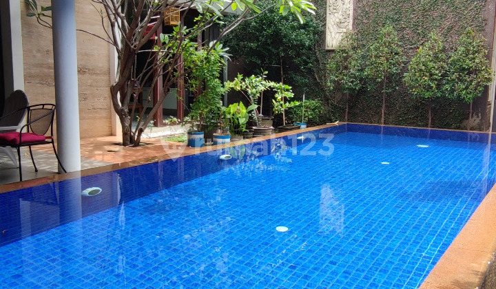 Prime Location Royal Residence House Features a Private Pool 2