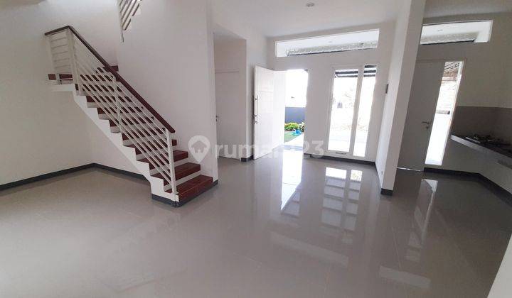 Surabaya Barat Rumah di Bukit Palma Citraland Row Jalan 2,5 Mobil 2