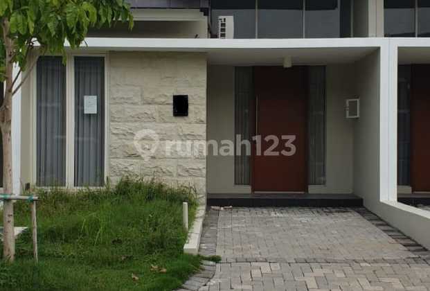 Dekat CLUB HOUSE Rumah North West Citraland, Furnish  Siap Huni  1