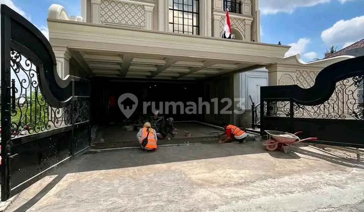 For Sale Luxury House Near Al-azhar Gamping Banyuraden Cheap 2