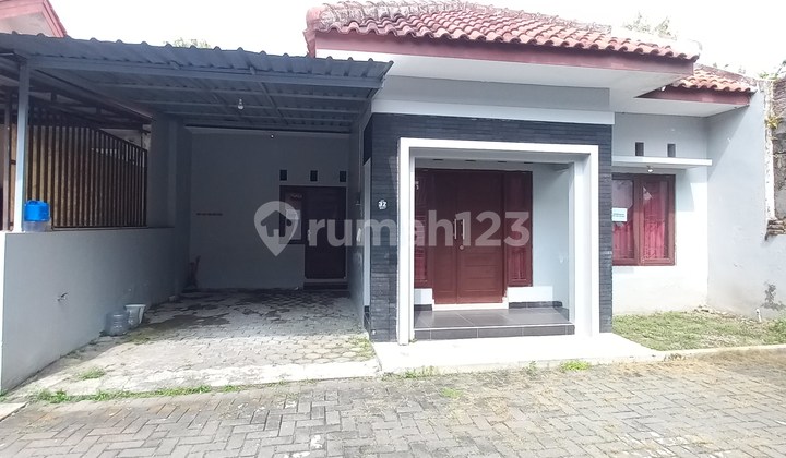 Cheap House for Rent in Housing Complex Near PLN Gedongkuning Cheap House for Rent in Housing Complex Near PLN Gedongkuning
