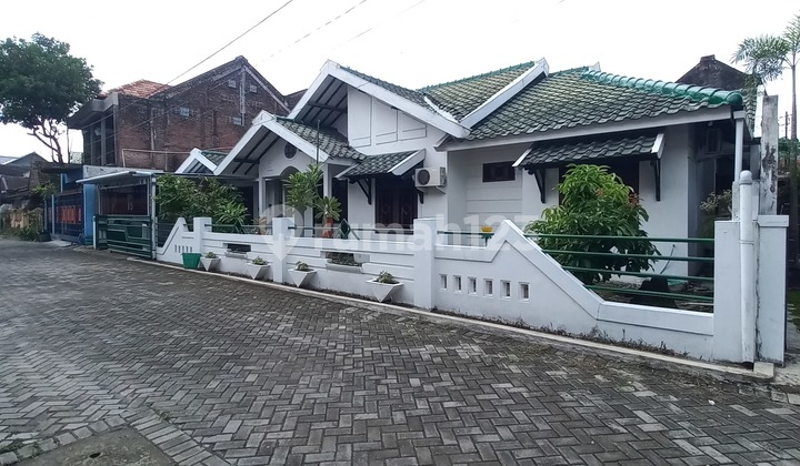 For Rent: Cheap House with Large Yard Near Wirosaban Hospital For Rent: Cheap House with Large Yard Near Wirosaban Hospital