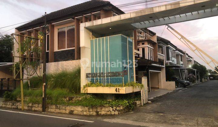 Rumah menarik 2 lantai di nitikan baru yogyakarta 6