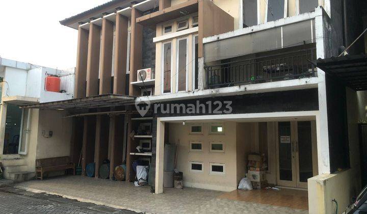 Rumah menarik 2 lantai di nitikan baru yogyakarta 7