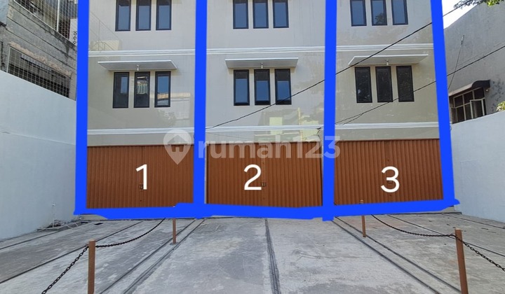 Disewakan Ruko 3,5 Lantai Area Komersial Strategis 