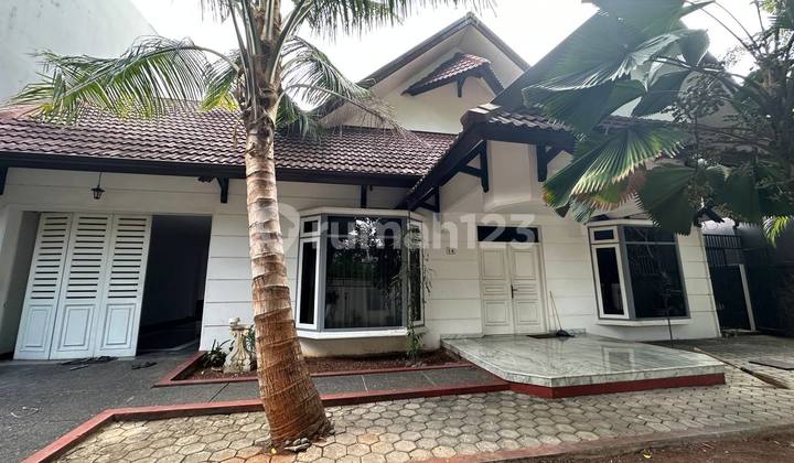Disewakan Rumah Modern Super Kece di Menteng