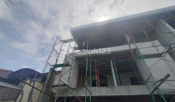 Dijual Rumah Baru, Tinggal Finishing di Pondok Indah 1