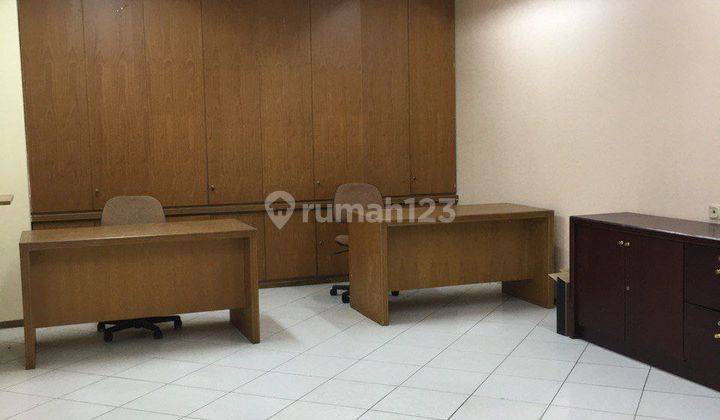 Dijual Gedung 4lt Parkiran Luas di Menteng 2