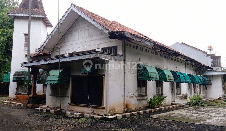 Dijual Rumah Hitung Tanah Desain Unik di Menteng 1