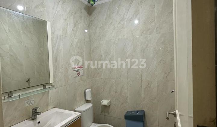 Bonus Land with a Strategically Located House in Menteng 2