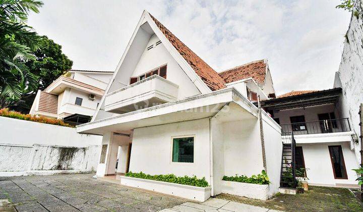 Disewa Rumah Model Unik Dan Terawat di Menteng 1